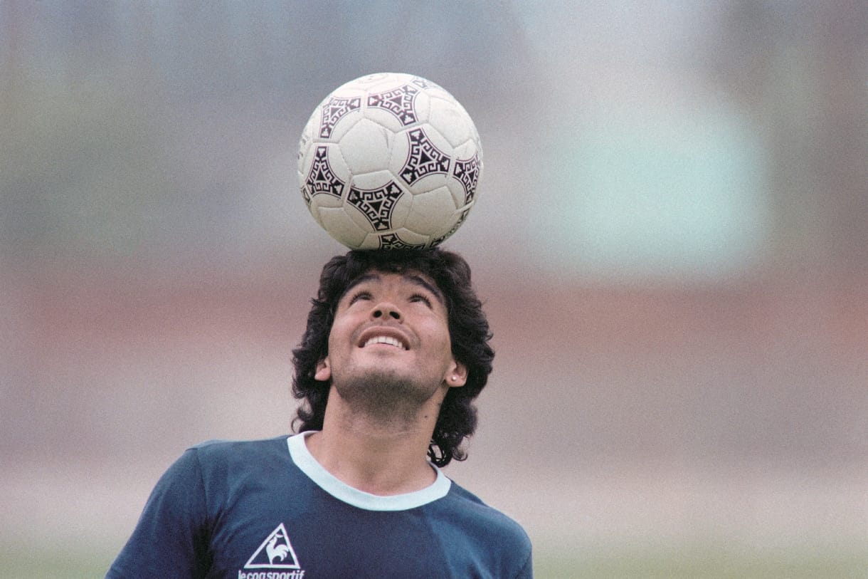 Hárommillió dollárért kelhet el az a labda, amivel Maradona „Isten keze-gólját” szerezte