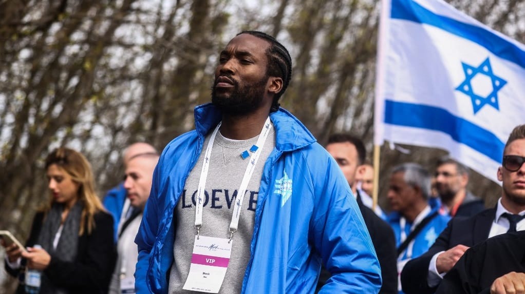 Egy amerikai rapper elutazott Auschwitzba, és tett egy ígéretet