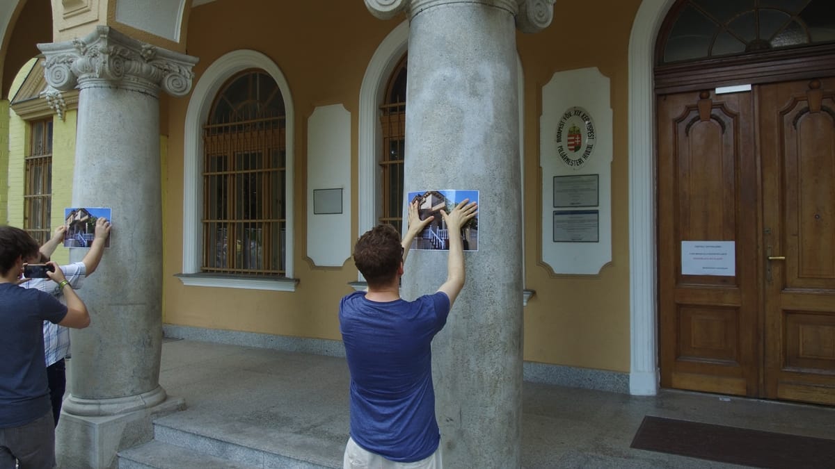 A kispesti vagyonkezelő spanyolországi villájával plakátolta ki a Momentum a városházát