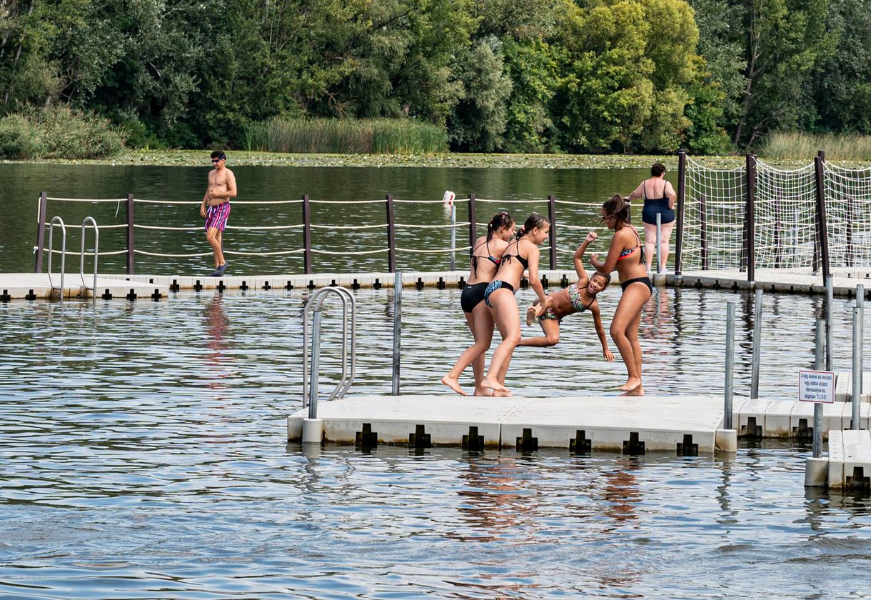  Kempingtől kempingig küldték az embereket a Tisza-tónál, annyian jöttek