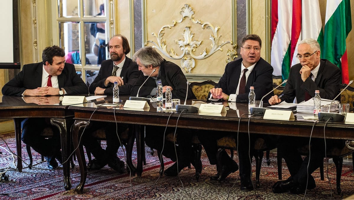 Sztrájkról akart egyeztetni, de a kerekasztalnál találta magát a PDSZ