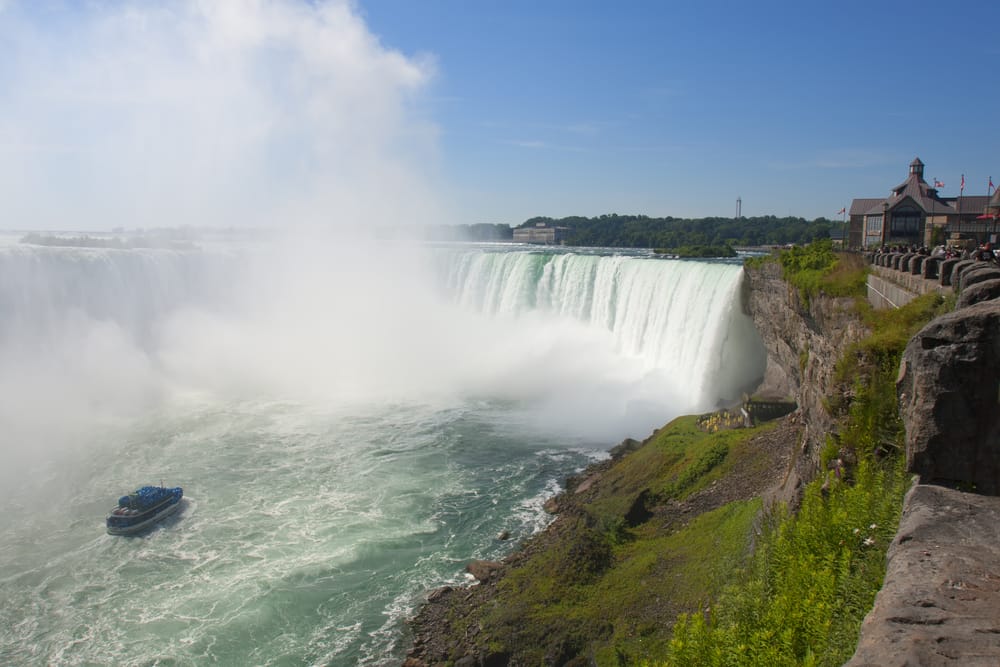 Egy japán lány belezuhant a Niagara-vízesésbe, de egy férfi hullája került elő
