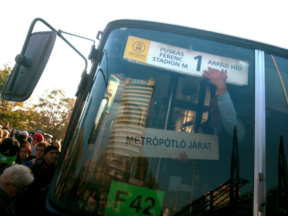 Tarlós még nem tudja, milyen pótlóbuszokat akaszt le a 3-as metró felújításához