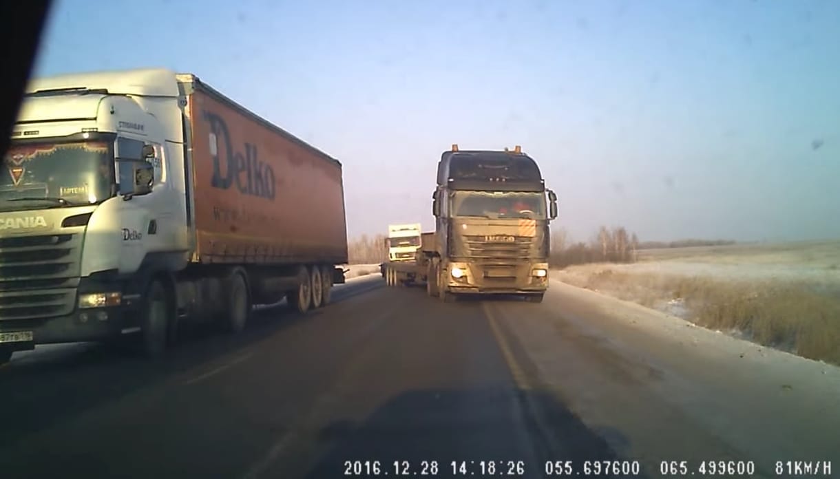 Nehéz elhinni, hogy ezt a balesetet megúszta a sofőr – videó