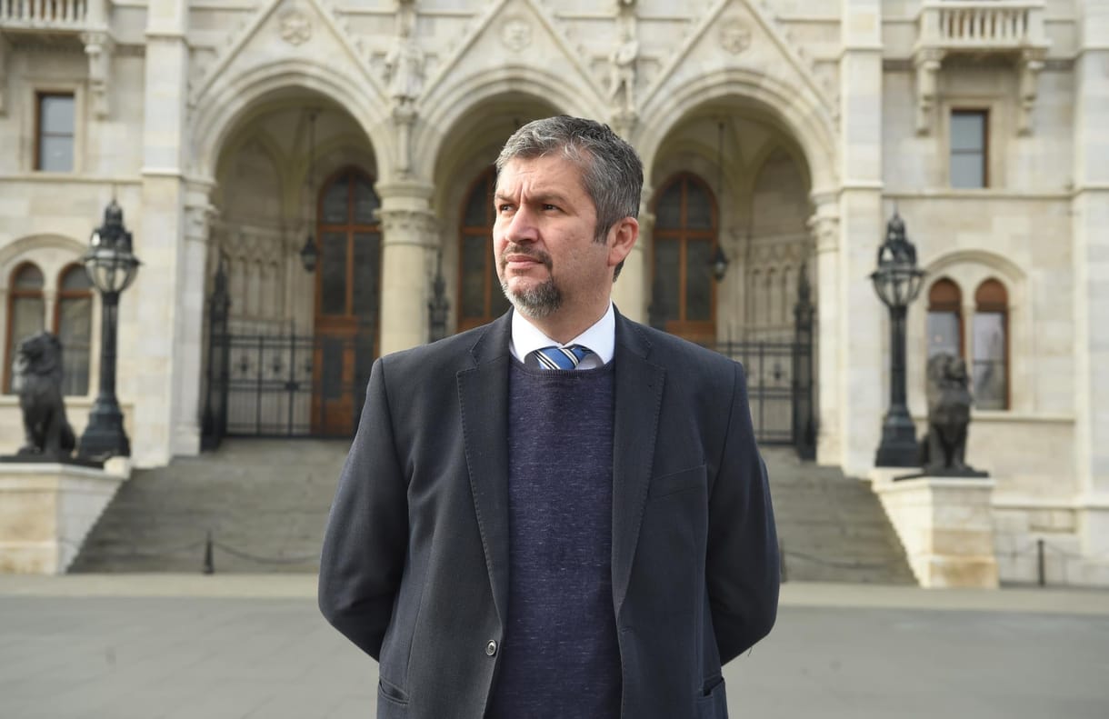 Már a Parlament honlapján is megjelent, hogy Hadházy Ákos leteheti az esküt