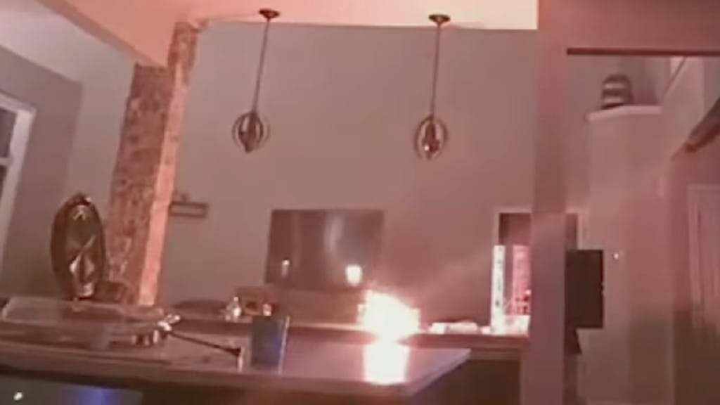 Így robbant fel, majd kapott lángra egy iPhone az éj leple alatt – videó