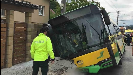 Húsznál is több sérült egy zsolnai buszbalesetben