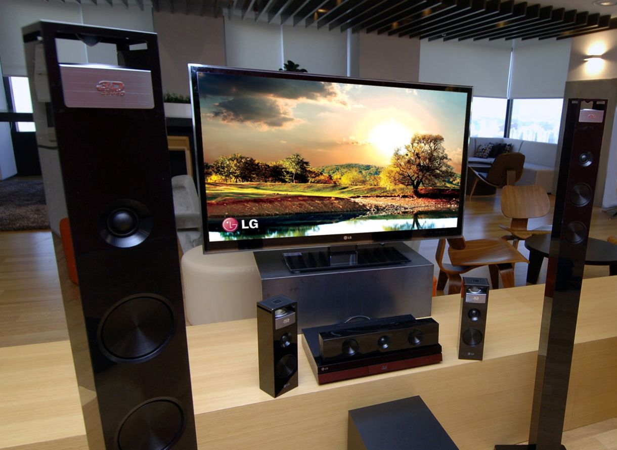 3D hangzásvilág + Smart TV: íme, a legújabb házimozi