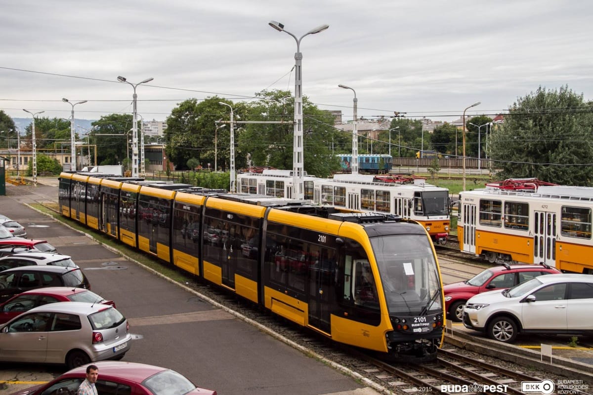 Fotók: Egyre több ilyen buszt és villamost láthatunk Budapesten