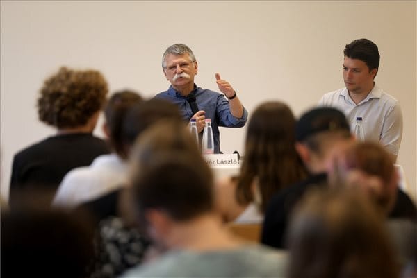Kövér László szerint azért érdemes a fiataloknak résztvenni a politikában, mert 