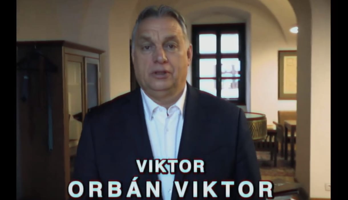 A Szomszédokból kölcsönzött jelenetben köszöntötte a nőket Orbán