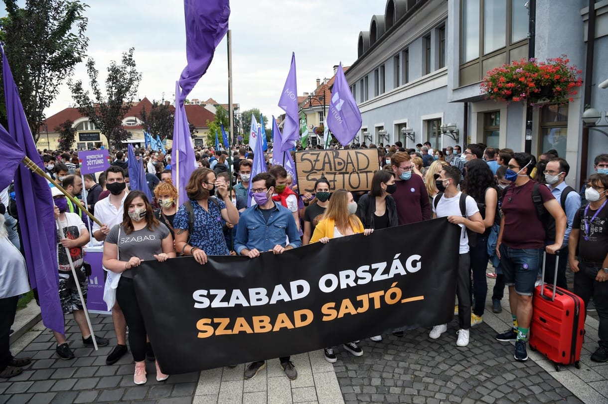 Nem járnak a fonódó villamosok az Index melletti tüntetés miatt 