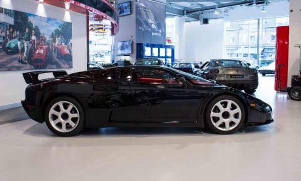 Szinte fillérekbe, 320 millióba kerül ez az alig használt szuperritka Bugatti