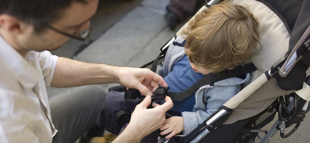 Bukarestben egyre idősebb gyerekek ülnek a babakocsikban – egy leendő nagyapa oknyomoz