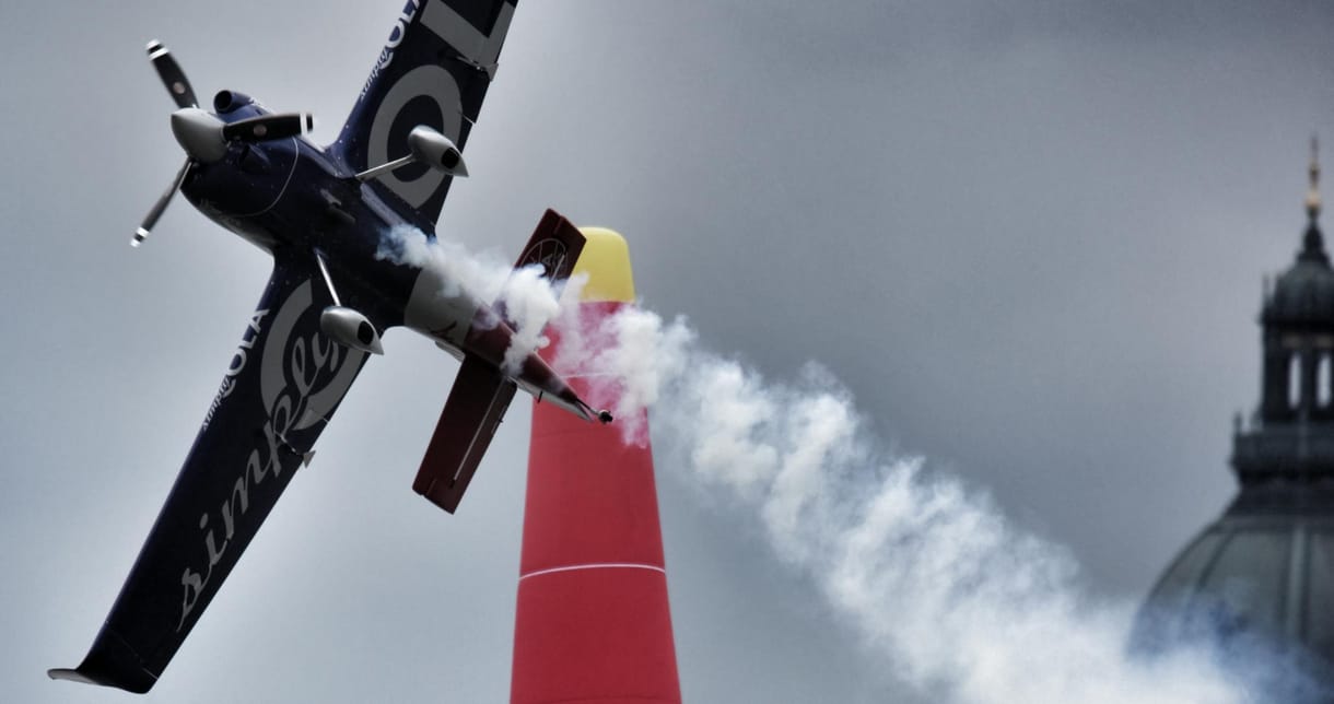Matthias Dolderer nyerte a Red Bull Air Race műrepülő világbajnoki sorozat budapesti versenyét.