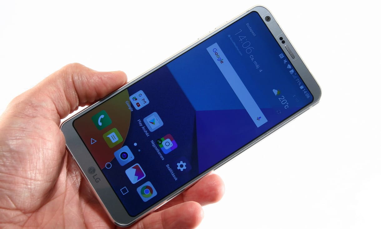 A telefon, amely egy kicsit gyengébb, de cserébe kicsit olcsóbb is – teszt