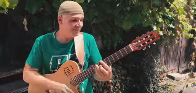Gyerekek százezrei nyugodhatnak meg: itt a Kifli zenekar első klipje
