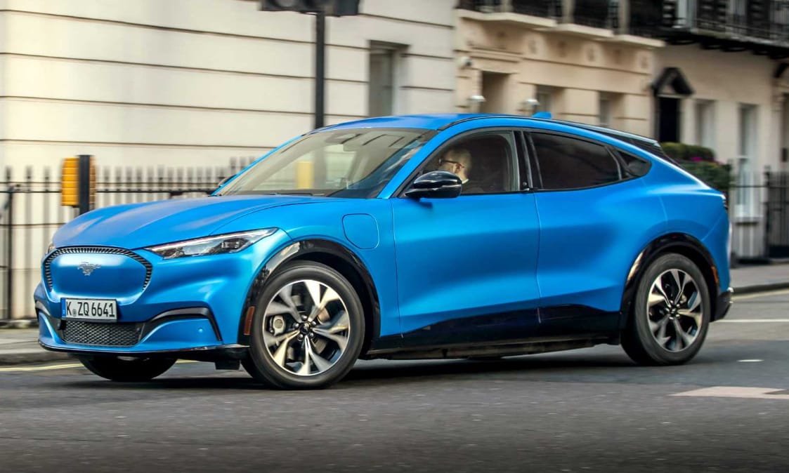 Tíz perc alatt 100 kilométeres hatótáv nyerhető az új elektromos Mustanggal