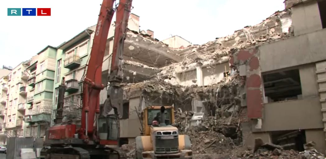 Leállították a 13. kerületi ingatlan szabálytalan bontását, de csak azután, hogy a szomszéd ház „kilengett