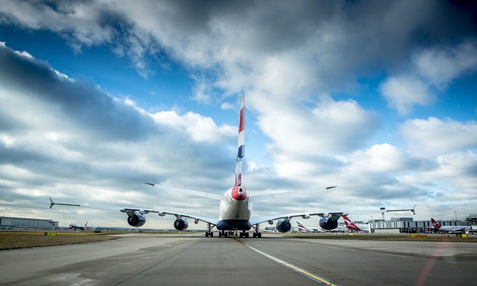 Túl sok a gép: új kifutót fognak építeni a Heathrow-n
