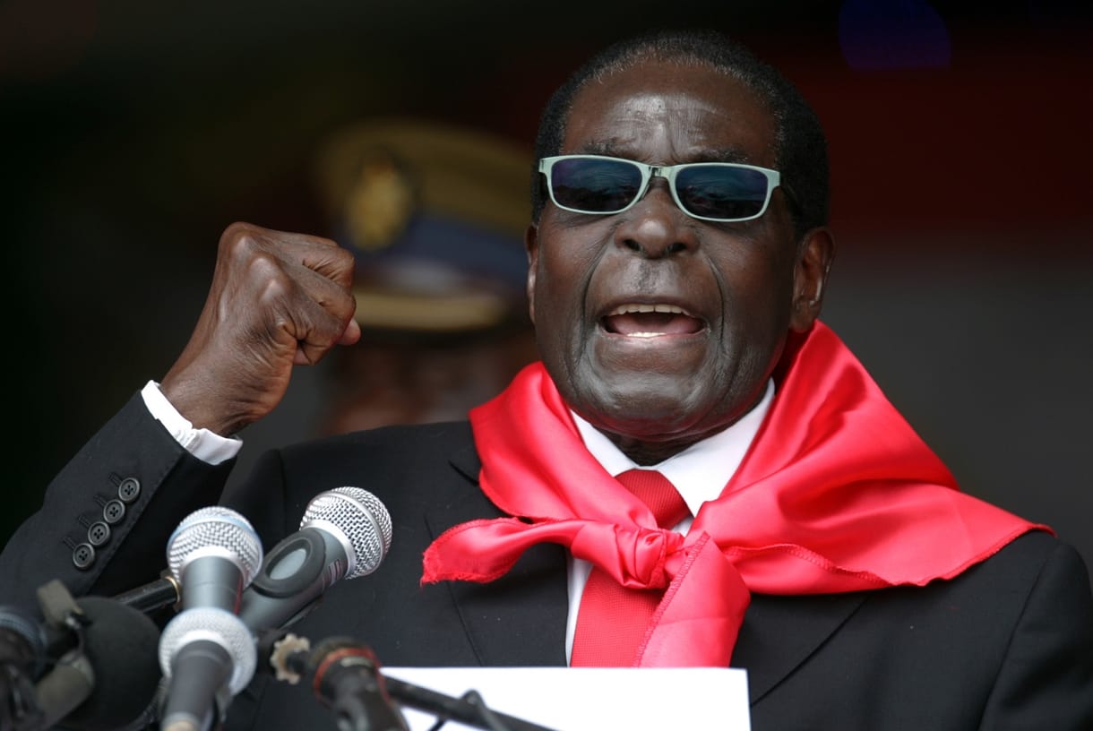 Lemondatták, majd munkaszüneti nappá tették a zimbabwei diktátor születésnapját
