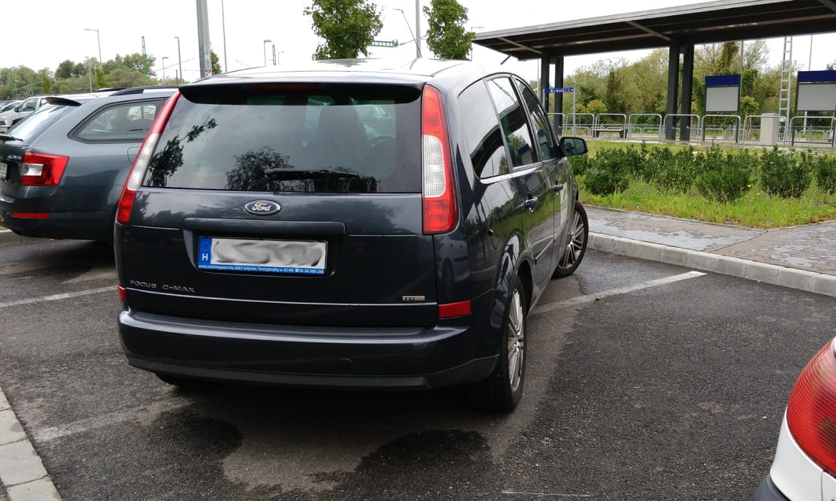 A hosszútávú pofátlan parkolás új rekorderét Solymáron fotóztuk le