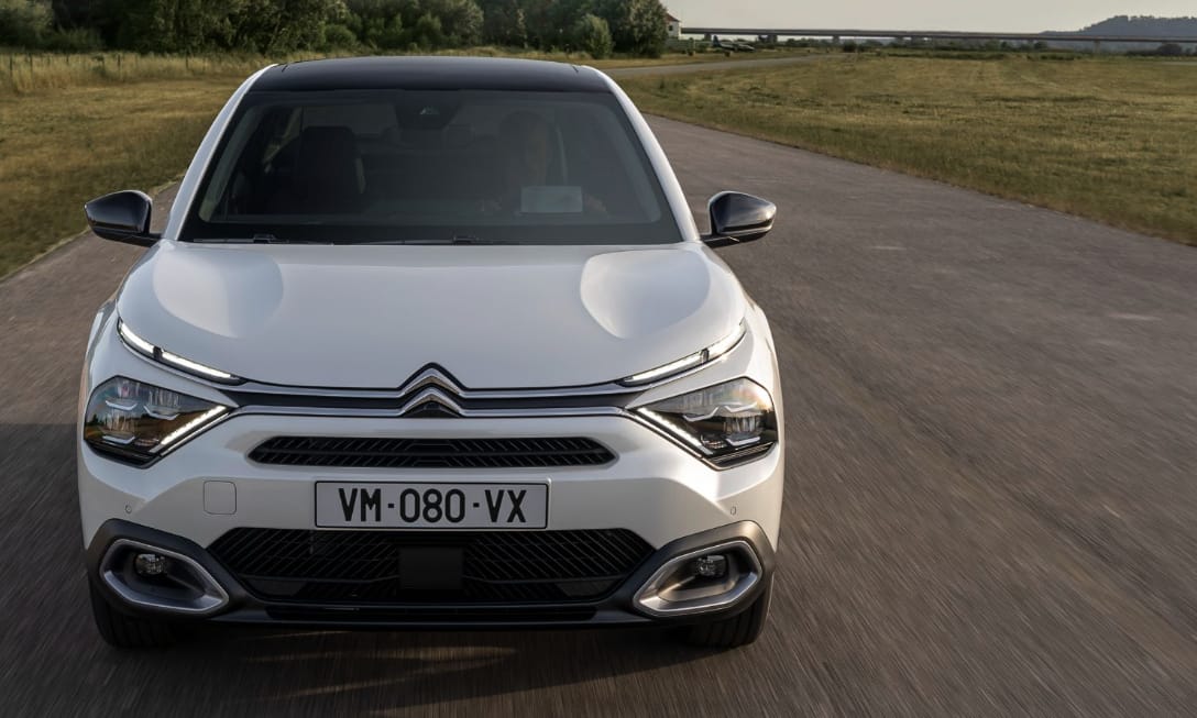 Itt a vadonatúj Citroën C4 X