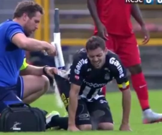 Videó: A hétvégén megtörtént minden idők legkínosabb focistaápolása