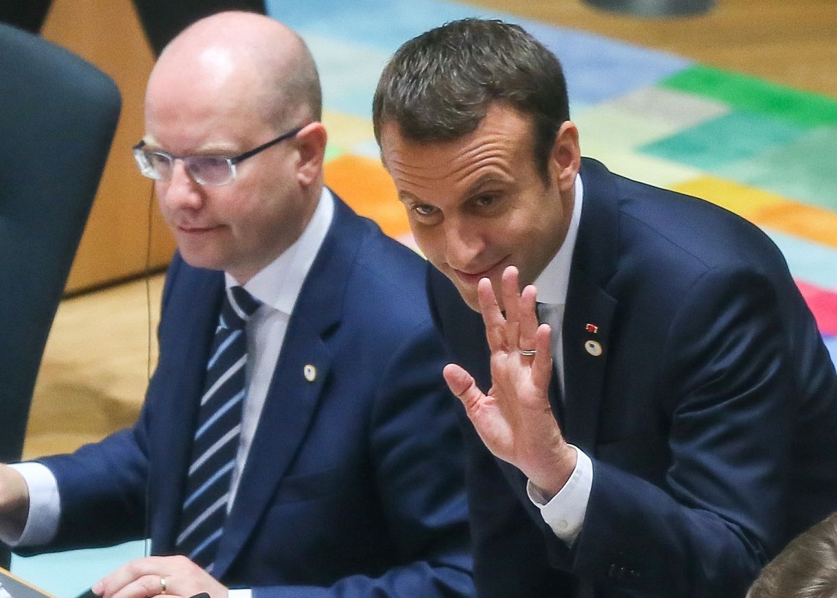 A köztévén megnyugtattak mindenkit, az Orbánnak beszóló Macron csak felfújja magát