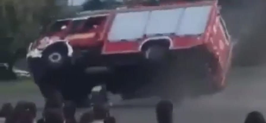 Pintér szerint akkora siker a magyar gyártású tűzoltóautó, hogy ezért ma már a mentőket is ugyanott építik fel
