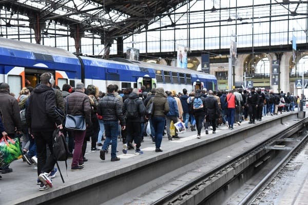 Megbénítja Franciaországot a közlekedési sztrájk
