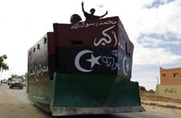 Videó: háztáji betontankkal vették be Kadhafi szülővárosát 