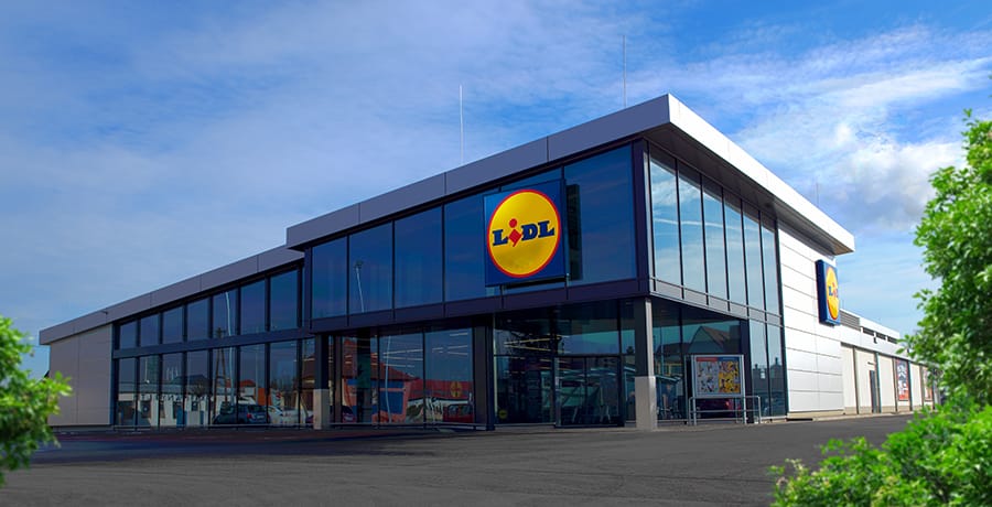 Keddtől a Lidlnél sem lehet ingyenesen tölteni az elektromos autót, az áruházlánc applikációját használva viszont olcsóbban lehet majd áramhoz jutni