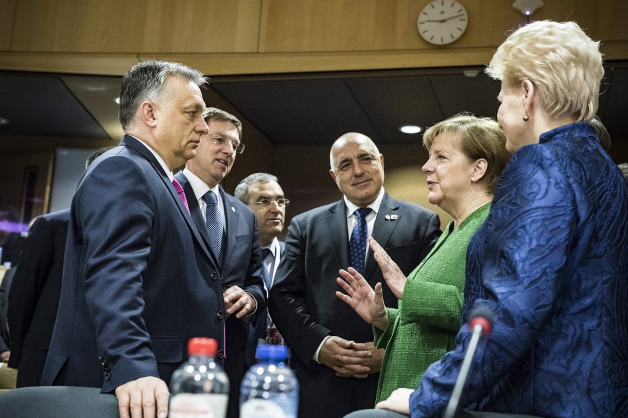 Orbán tudja? Most nem a migránsokról, hanem az országnak járó ezermilliárdokról szól a vita 