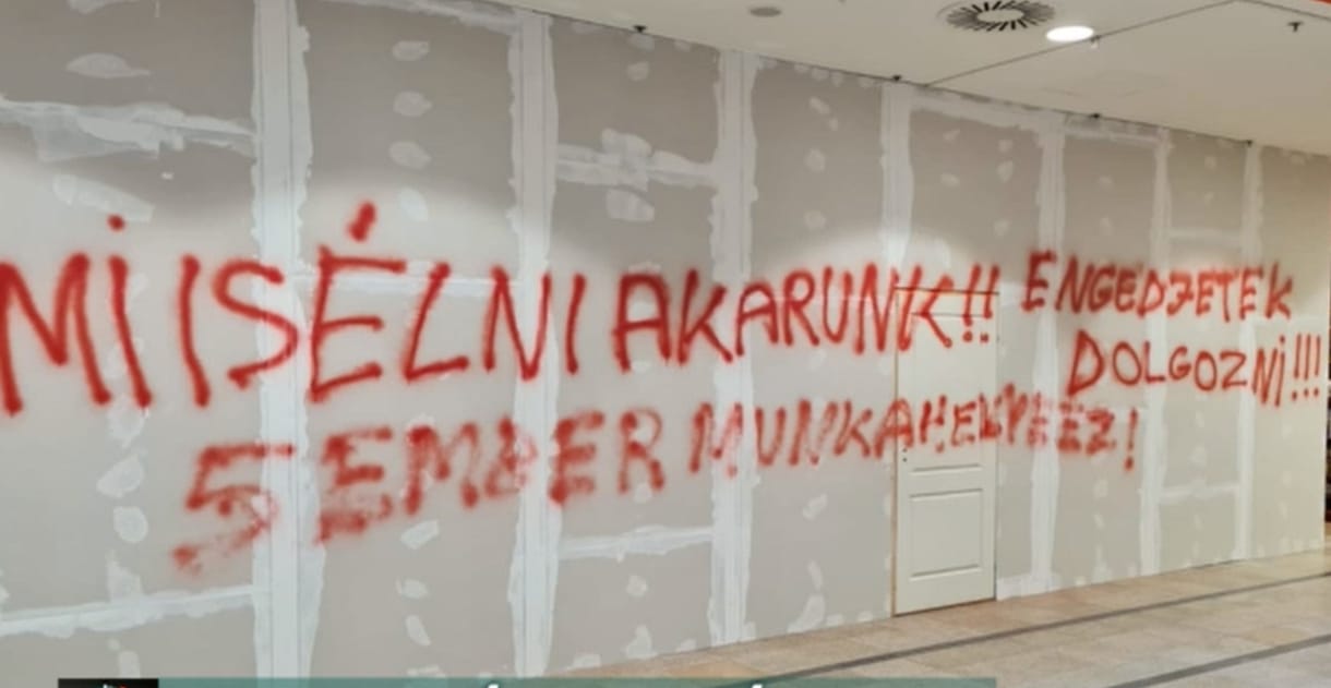 Vitába keveredett az Árkáddal a Freshland, az étterem festékszórózós tulajdonosát rendőrök vitték el 