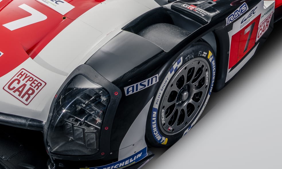 Itt a 680 lóerős legújabb hibrid Toyota