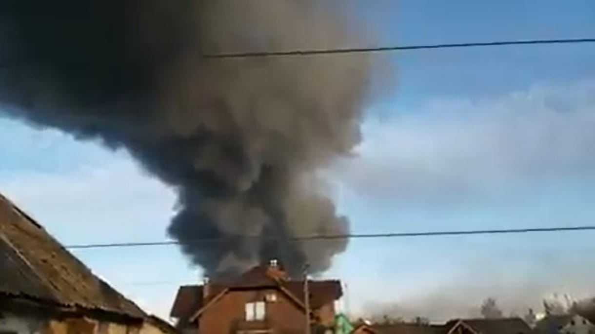 Az orosz hadsereg szétlőtt egy katonai repteret Kijev közelében