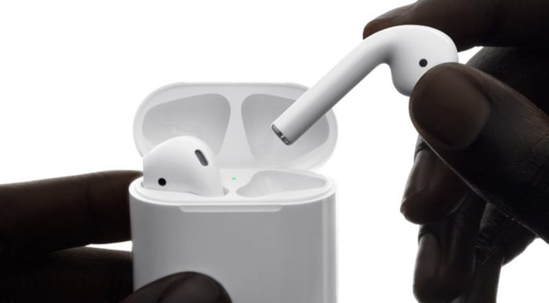 AirPodsot talált a fa alatt a 7 éves kisfiú – megette