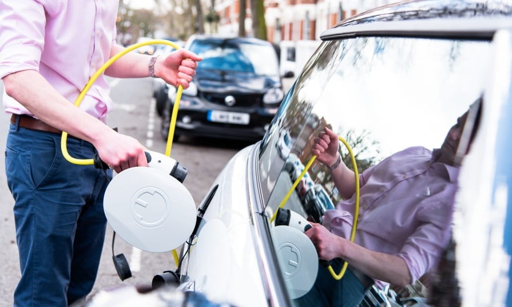 Benzines, dízel-, hibrid- vagy elektromos autót? Előnyök, hátrányok
