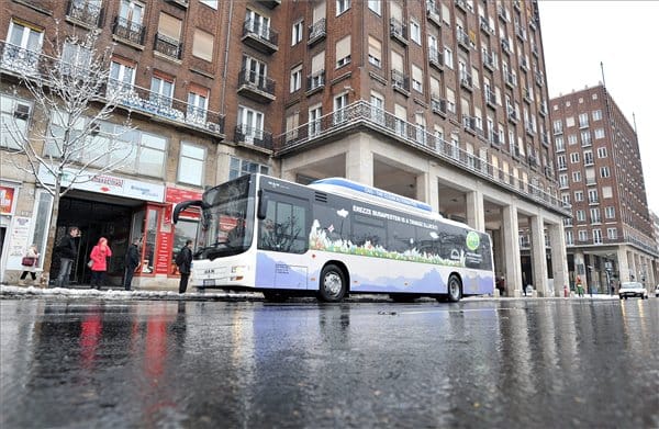 Fotók: Virágmintás, gázüzemű buszokat tesztel a BKV és a Volán