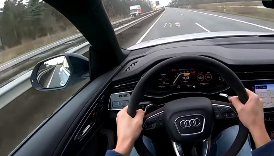 Alig pár hetes az Audi RS Q8, már kipróbálták 303-mal az autópályán