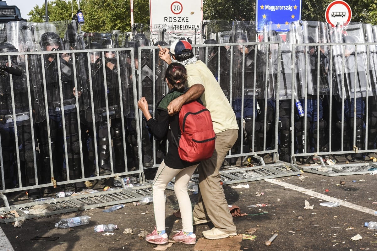 RTS: a magyar rendőrök megverték a szerb állami tévé stábját