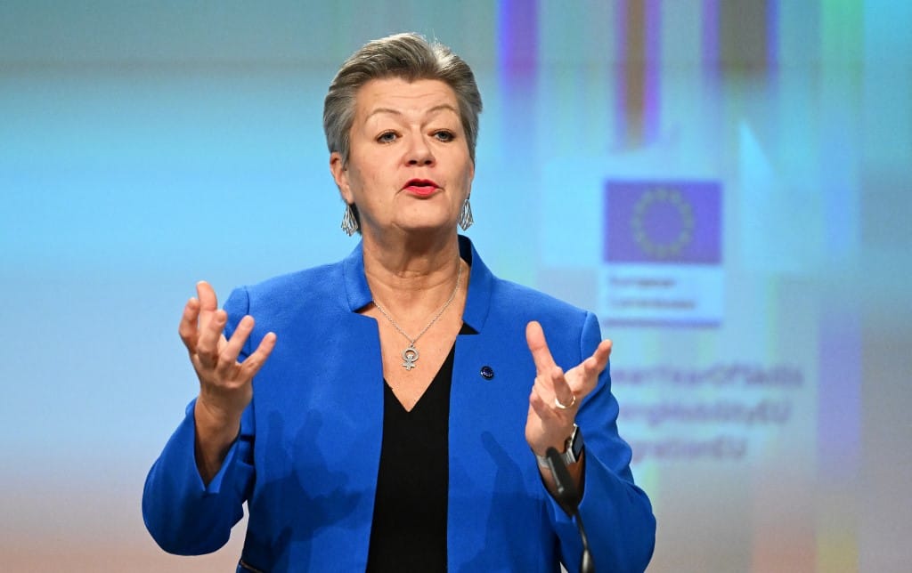 Orosz kémek beszivárgása miatt aggódik az EU belügyi biztosa, Pintér Sándortól vár magyarázatot