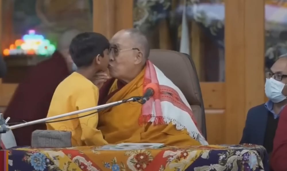 Szeretettel Delhiből: A botrányt kavart jelenet nem rendítette meg a tibetiek bizalmát a dalai lámában