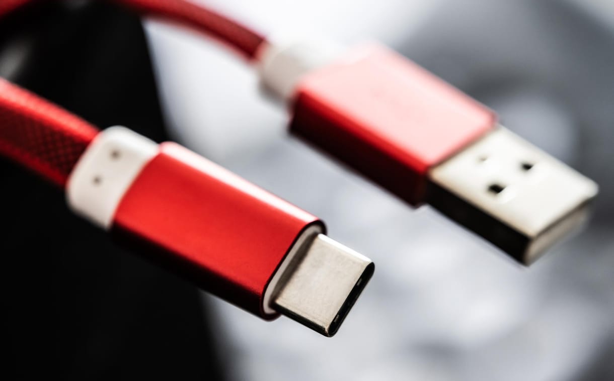Jó lesz mobiltöltőnek az USB-C? Életveszélyes az E27? Egységes és kétséges szabványok