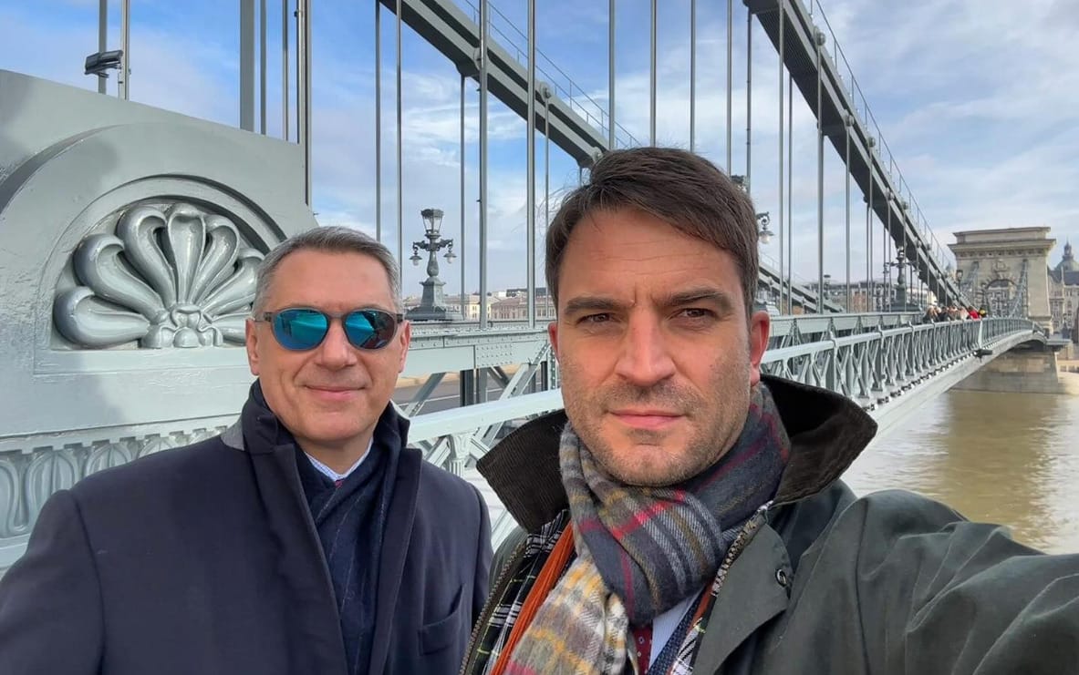 Lázár János átsétált a Lánchídon, és látta, hogy az jó