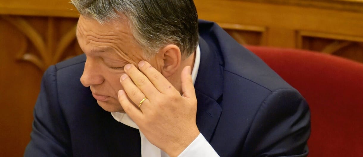 Orbán Grúziába utazik, és találkozik a CEU-n végzett államfővel is