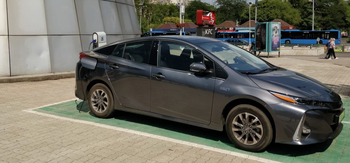 Tényleg 1 litert fogyaszt a legújabb Toyota? Kipróbáltuk