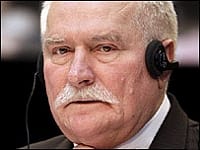 Walesa meglátogatta Jaruzelskit a kórházban