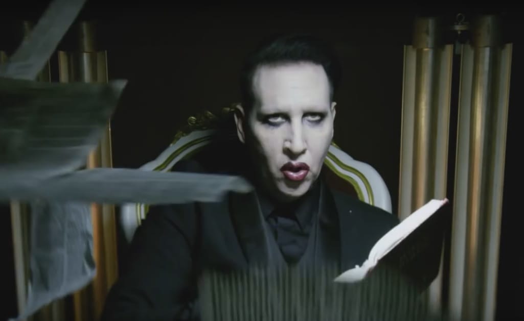 Marilyn Manson lefejezi Trumpot